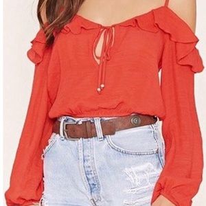 ✖️SOLD✖️NWT // F21 ruffle cold shoulder crop top